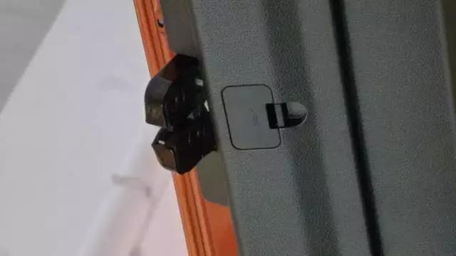 给车载冰箱做了个固定支架理想L9车主用8000块半年赚了130万(图1)